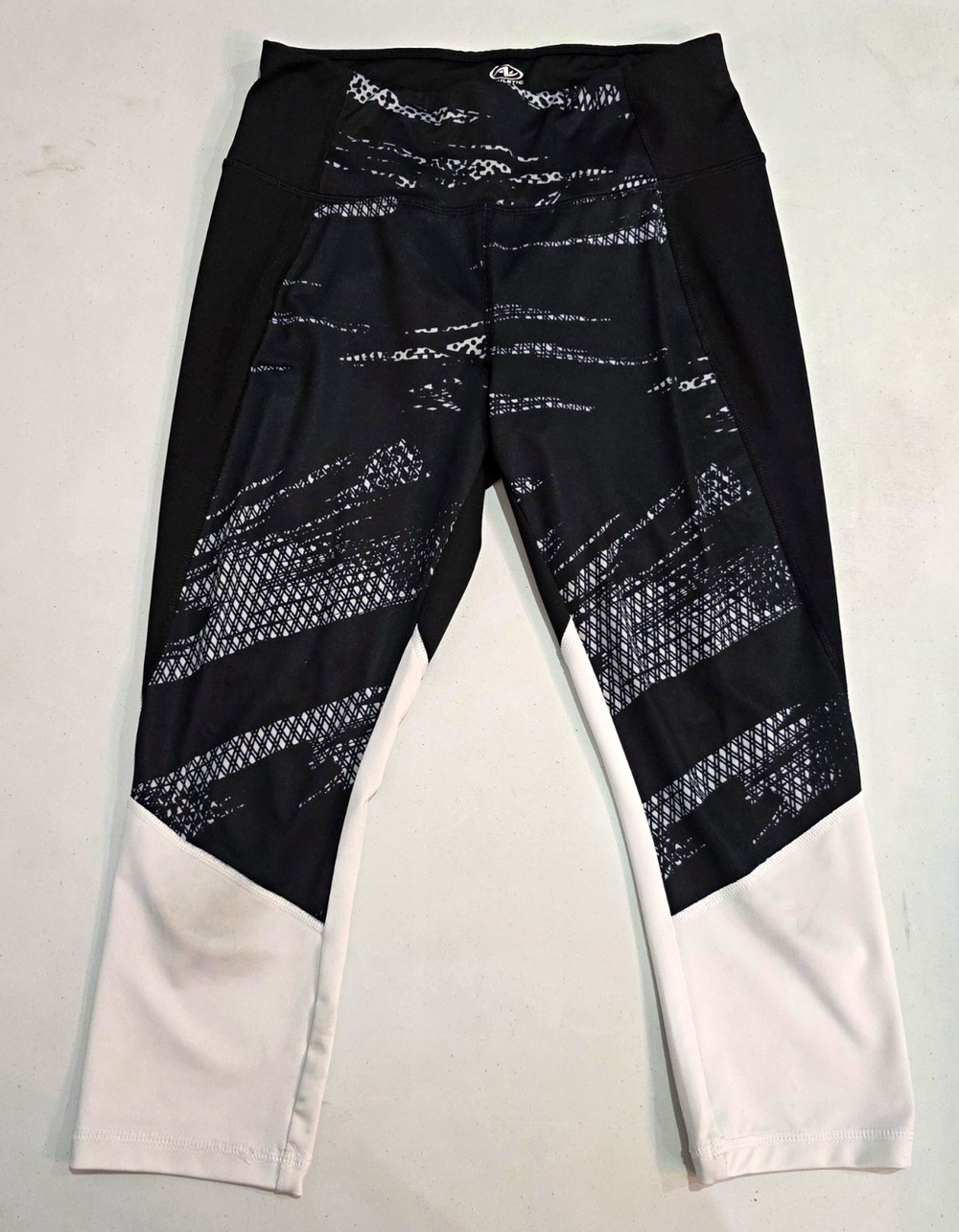 Athletic Works Womens Small Capri Leggings Black White Abstract Workout Pants